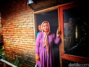 Sarifah Bertahan Sendiri Hadapi Ancaman Amukan Sungai Cidadap