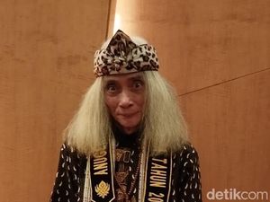 Sastrawan Godi Suwarna Lagi Garap Kumpulan Puisi Mantra-mantra Kekinian