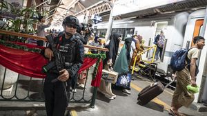 Siaga Nataru, Personel Gabungan Patroli di Stasiun Tawang