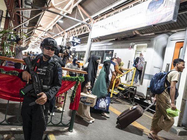 Siaga Nataru, Personel Gabungan Patroli di Stasiun Tawang