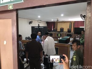 Istri-Anak Hadiri Sidang Perdana Kasus Korupsi Eks Bupati Sleman Sri Purnomo