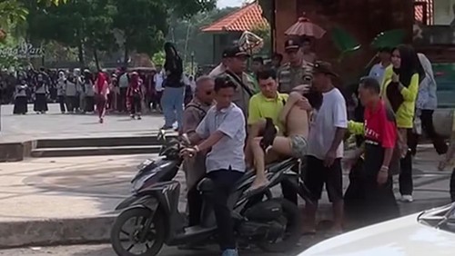 Proses evakuasi korban diduga tenggelam di pemandian Taman Narmada, Lombok Barat, Rabu (17/12/2025). (Istimewa)