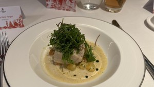 Spesial! Caviar Box hingga Dessert Jadi Suguhan Natal Intimate di Hotel Ini