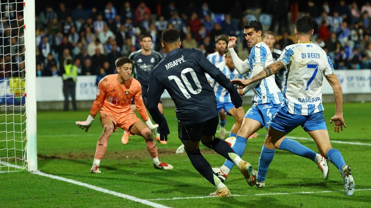 Real Madrid menang 3-2 ats tim divisi tiga, Talavera de la Reina, di babak 32 besar Copa del Rey (Foto: REUTERS/Susana Vera)