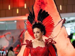 Foto: Gaya Teatrikal Tasya Farasya di Premiere Avatar 3, Terinspirasi Varang