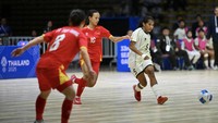 Tim Nasional futsal putri Indonesia harus puas meraih medali perak SEA Games 2025 usai kalah dari Vietnam dengan skor 0-5 pada laga final yang digelar di Bangkokthonburi University, Thawi Watthana, Bangkok, Thailand, Kamis (18/12/2025). ANTARA FOTO/NOVA WAHYUDI