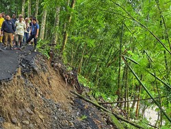 Janji Wabup Andreas Saat Tinjau Penyintas Pergerakan Tanah di Sukabumi
