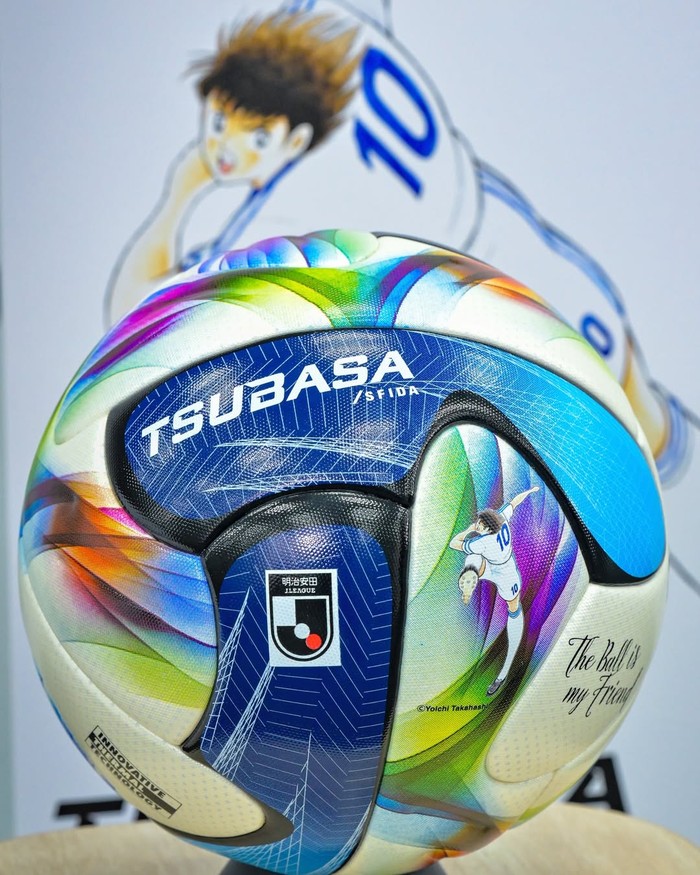 Bola bercorak Kapten Tsubasa untuk pertandingan Liga Jepang musim 2026/2027.