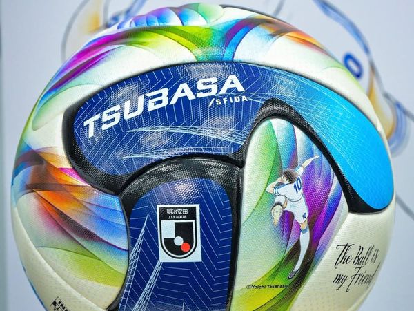 Sugoi! Kapten Tsubasa Muncul di Bola Liga Jepang