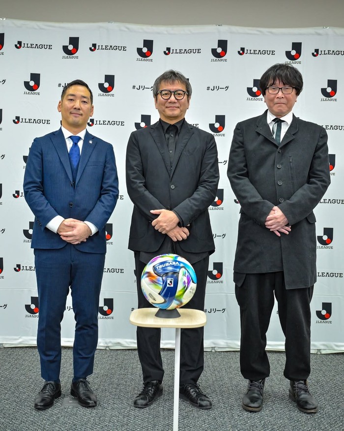 Bola bercorak Kapten Tsubasa untuk pertandingan Liga Jepang musim 2026/2027.