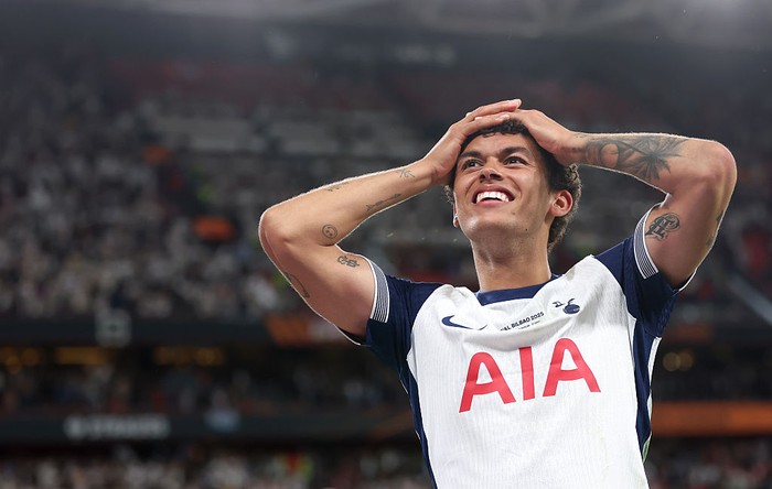 BILBAO, SPAIN - MAY 21: Tottenham Hotspur's Brennan Johnson at the end of the match during the UEFA Europa League Final 2025 between Tottenham Hotspur and Manchester United at San Mames Stadium on May 21, 2025 in Bilbao, Spain. (Photo by Rob Newell - CameraSport via Getty Images)