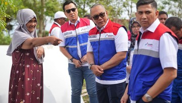 Berita dari Detik Finance: Dirut PGN Turun Langsung Serahkan Bantuan Bencana di Aceh &amp; Sumut