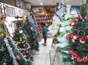 Jelang Natal, Penjualan Pernak-Pernik di Samarinda Lesu