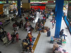 Jelang Nataru, Arus Mudik Mulai Ramai di Terminal Kampung Rambutan