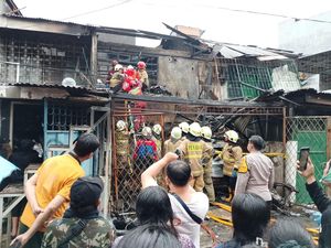 Penampakan Rumah Terbakar di Jakut Sebabkan 5 Orang Tewas