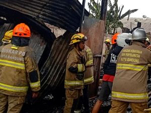 Gudang Bahan Baku Sepatu di Gedebage Hangus Dilalap Api