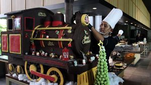 Kereta Natal Cokelat Setinggi Satu Meter Curi Perhatian