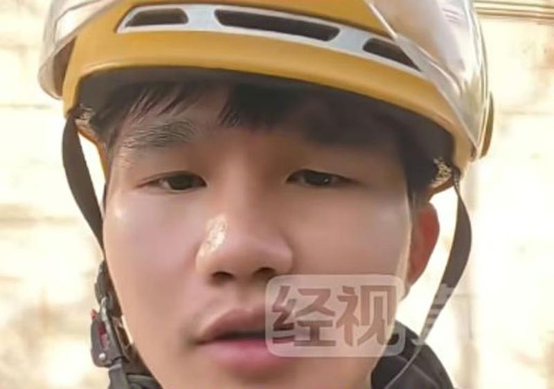 Kerja 14 Jam Sehari, Pengantar Makanan Ini Berhasil Nabung Rp2,7 Miliar!