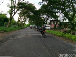 Warga Minahasa Utara Keluhkan Jalan Soekarno Rusak-Kerap Picu Kecelakaan