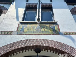 Misteri Lukisan Malaikat yang Menjaga Gedung Singa di Surabaya