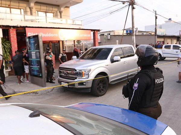 Foto: Olah TKP Penembakan Bek Barcelona Mario Pineida