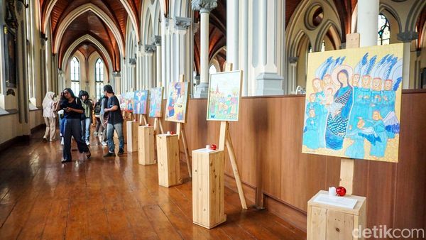 Pameran Seni Natal Hidupkan Balkon Gereja Katedral Jakarta
