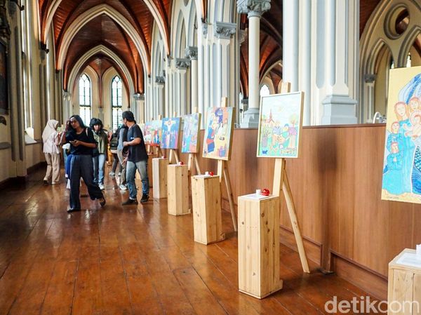 Pameran Seni Natal Hidupkan Balkon Gereja Katedral Jakarta