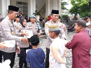 Jumat Berkah Polresta Sidoarjo, 3.000 Nasi Kotak Dibagikan ke Warga