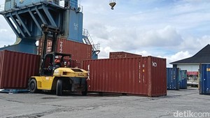 Peti Kemas dan Angkutan Konvensional Pelindo Palembang Naik 8%