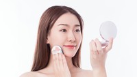 Cara Pakai Cushion Supaya Makeup Awet Seharian, Ini Triknya