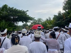 Ribuan Warga Serangan Ikuti Upacara Memintar