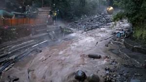 Video: Banjir Bandang Terjang Daerah Wisata Guci di Tegal