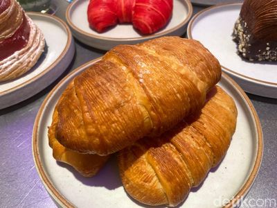 Unik! Ada Salt Bread Croissant yang Flaky di Bakery Ini