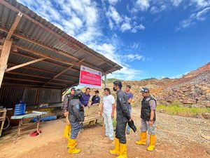Menteri LH Segel 5 Perusahaan Tambang Diduga Pemicu Banjir di Sumbar