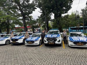 Korlantas Polri Serahkan 8 Unit Mobil Patroli, Percepat Penanganan Bencana di Sumut