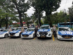 Korlantas Polri Serahkan 8 Unit Mobil Patroli, Percepat Penanganan Bencana di Sumut