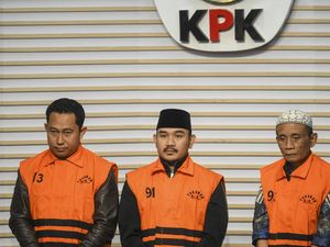 KPK Tahan Bupati Bekasi Ade Kuswara Kunang Tersangka Suap Ijin Proyek