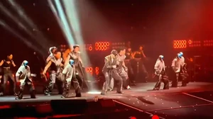 Naik Level! Robot Humanoid Jadi Penari Latar Penyanyi Top China