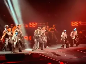 Naik Level! Robot Humanoid Jadi Penari Latar Penyanyi Top China