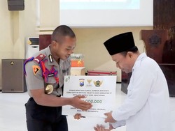 Ratusan Siswa Bintara SPN Polda Jatim Galang Dana untuk Bencana Sumatera