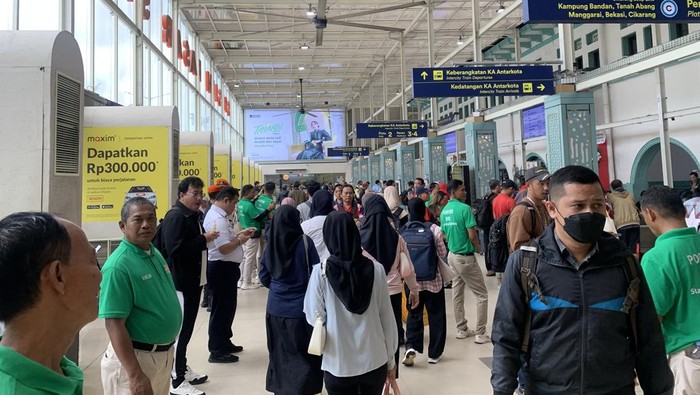 Jakarta: Arus Balik Kereta Api Nataru 2025/2026 Tinggi di Daop 1 Jakarta