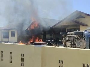 Viral Warga Bakar Polsek Batang Gadis Diduga Akibat Melepaskan Bandar Narkoba