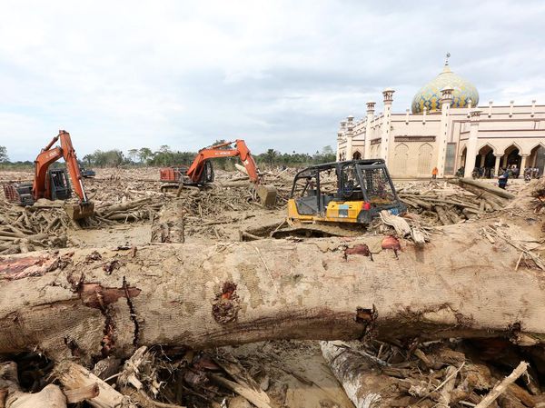 Alat Berat Dikerahkan Bersihkan Sisa Banjir Bandang di Aceh Tamiang