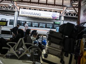Arus Libur Akhir Tahun Mulai Terasa di Stasiun Tawang Semarang
