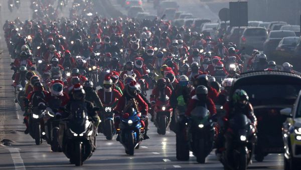 Deru Motor Para Santa Bawa Pesan Natal dan Kepedulian di Sofia