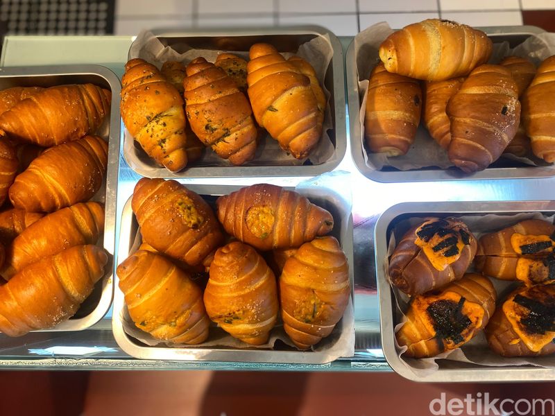 Fleur by Raja, salt bread viral di Blok M