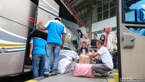 Jelang Libur Akhir Tahun, Aktivitas Penumpang Meningkat di Terminal Pulo Gebang