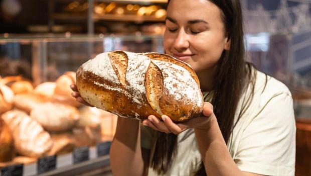 Menurut mahir gizi, sourdough condong lebih mudah dicerna dibandingkan whole wheat biasa. Proses fermentasinya membantu mengurangi gluten dan senyawa pemicu gangguan pencernaan./ Foto: freepik.com/pvproductions