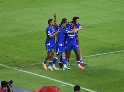 Bungkam Bhayangkara FC  2-0, Persib Kudeta Persija