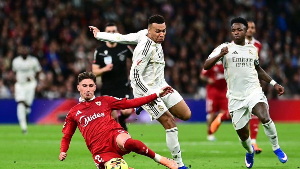 Real Madrid menutup tahun dengan kemenangan 2-0 atas Sevilla. (REUTERS/Juan Barbosa)